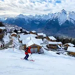 In With Ski-in Ski-out Apartment